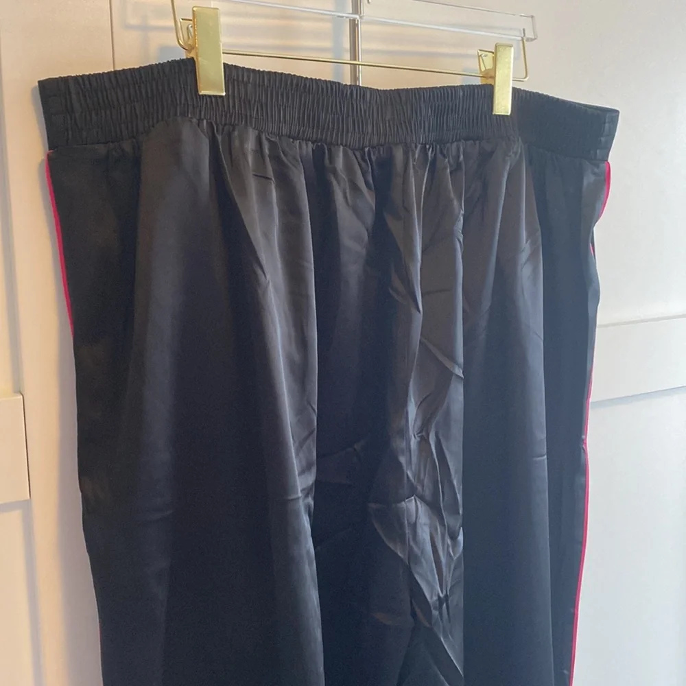 Torrid - Wide Leg Satin High Rise Pant in Deep Black - Picture 5 of 9